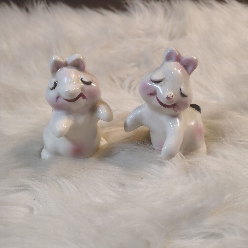 Van Tellingen Bunnies Rabbits Hugging Salt & Pepper Shaker Set VTG